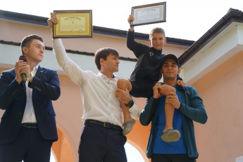 Юный мелитопольский спортсмен отжался рекордное количество раз