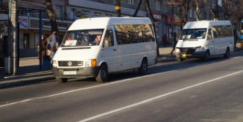 В Запорожье уволили водителя маршрутки, который ударил пенсионера дверью
