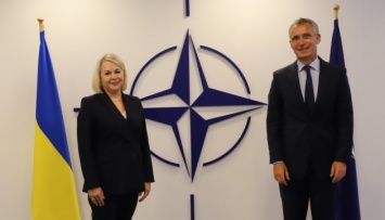 Глава миссии Украины при НАТО начала работу в новой должности встречей со Столтенбергом