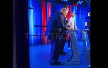 Жириновский в прямом эфире потерял штаны