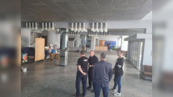 Мэр Новомосковска проверил, как проходит ремонт во Дворце культуры "Металлург"