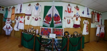 На Днепропетровщине открыли выставку необычных вышиванок (фото)