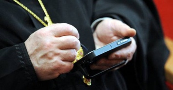 Чат со священниками и пожертвование денег, - ПЦУ запустила свое мобильное приложение
