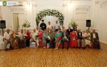 В честь Дня города мэр Херсона Игорь Колыхаев поздравил супружеские пары, прожившие в браке 50 и более лет