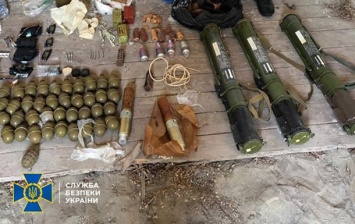 На Закарпатье обнаружили крупный схрон с боеприпасами и взрывчаткой