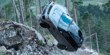 Range Rover Джеймса Бонда против Toyota LC Prado