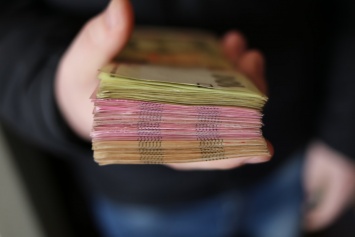 Правительство в следующем году планирует повысить "минималку" в октябре на 200 гривен