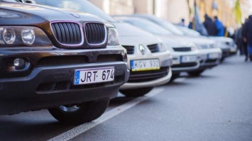 На что обратить внимание при покупке авто в Украине: совет юриста