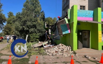 В Херсоне бетонная плита с многоэтажного дома обрушилась на мужчину