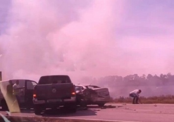 Столбы дыма и разбитые авто: на трассе Днепр - Запорожье случилось серьезное ДТП