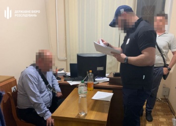 В Одесской области задержали полицейского, который вымогал взятки за незаконную продажу алкоголя и сигарет