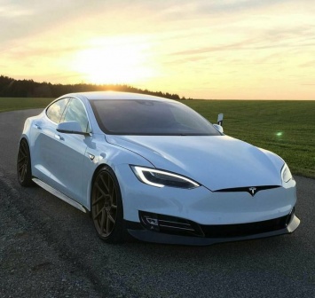 Tesla занял лидерство в рейтинге мощности JD над Porsche