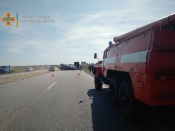 На трассе Запорожье - Днепр столкнулись пять автомобилей и мотоцикл
