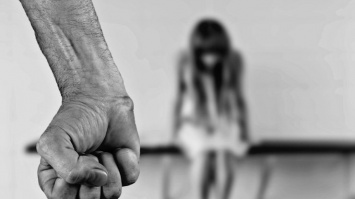На Закарпатье трое подростков насиловали 14-летнюю девочку и снимали все на видео