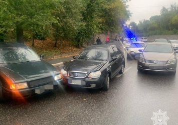 Столкнулись пять автомобилей: на Журавлевском спуске - массовое ДТП с пострадавшими