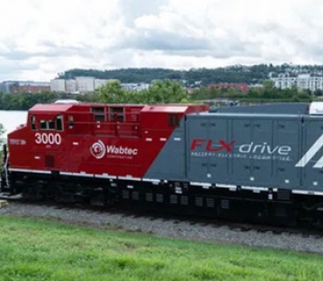 В США создали первый в мире грузовой локомотив на аккумуляторах