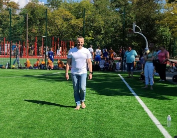 В Херсоне мэр города Игорь Колыхаев открыл новую спортивную площадку