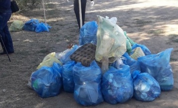 С берегов водоемов Днепропетровщины вывезли десять тонн мусора