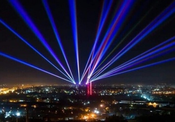Регулярно: в Днепре будут показывать лазерно-световое шоу Dnipro Light Flowers