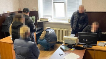 На Днепропетровщине задержали банду полицейских вымогателей