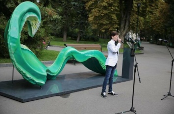 «Звуки города»: в центре Харькова открыли музыкальную скульптуру, - ВИДЕО
