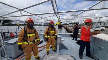 В США украинские военные моряки учатся тушить пожар на «Айленде»