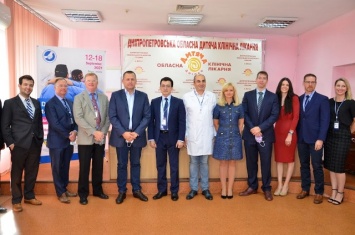 Хирурги Днепропетровщины вместе с американскими коллегами провели сложнейшие операции (фото)