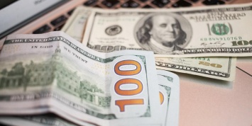 На счетах россиян скопился рекордный объем валюты