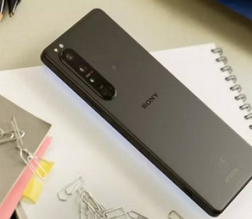Флагманский смартфон Sony Xperia 1 III сравнили с Samsung S21 Ultra