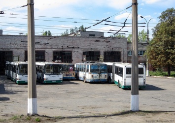 В оккупированном Алчевске показали, что осталось от автобусов-гармошек, подаренных Питером (фото)