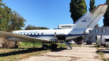Одесский музей авиатехники пополнится новыми экспонатами: два самолета Як-40 переедут в Гидропорт