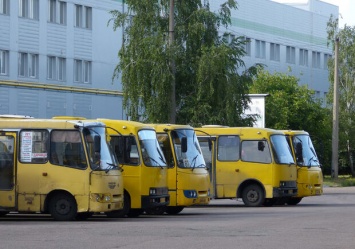 Проигнорировал: в Киеве маршрутчик повез пассажиров, несмотря на запрет инспектора