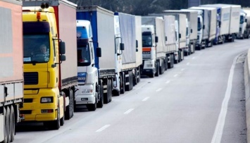 Правительство предлагает ввести плату за проезд грузовиков по дорогам госзначения