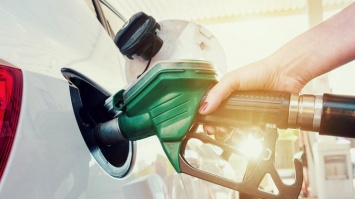 Кабмин обязал АЗС снизить цены на бензин