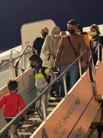 В Киеве сел самолет почти со 100 эвакуированными из Афганистана