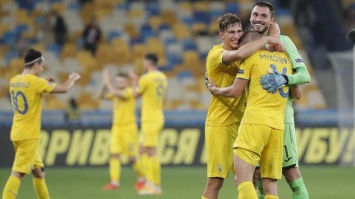 В сборную Украины по футболу довызвали звездного голкипера