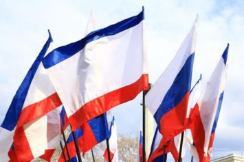 Аксенов поздравил крымчан с Днем Государственного герба и флага Республики Крым