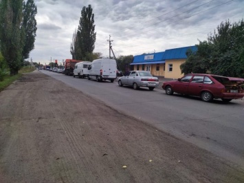 Выезд из Павлограда в сторону Вербок заблокирован, - на переезде гигантская "пробка"