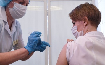 80% медиков и 62% педагогов вакцинированы от коронавируса по крайней мере одной дозой, - Кузин