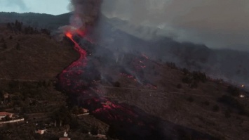 На Канарских островах вулкан "парализовал" работу инфраструктуры