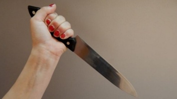 В Кривом Роге во время ссоры женщина ранила сожителя ножом
