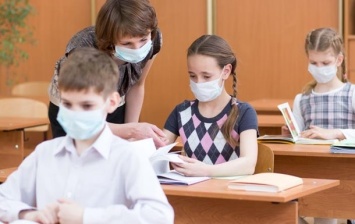 Одесситка заявила, что у ребенка болит голова из-за вакцинации учителя