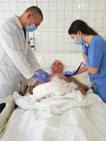 Побрился перед приездом бабушки: в больнице Мечникова спасли 80-летнего пенсионера с тяжелой аневризмой