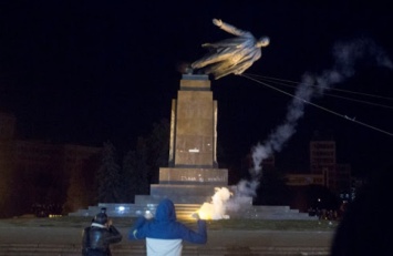 Семь лет назад в Харькове снесли самый большой в Украине памятник Ленину