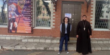 Священник освятил аниме-магазин в Воронежской области