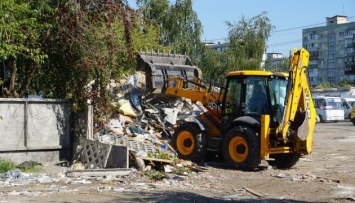 На Лесном массиве снесли больше сотни незаконных временных сооружений