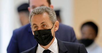 Саркози приговорен к году заключения