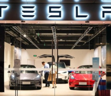 Tesla подает в суд на своего клиента за негативный пост в соцсети