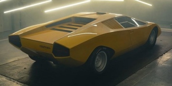 Lamborghini заново изобрела Countach