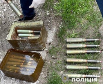 На Днепропетровщине преступная группировка распространяла огнестрельное оружие, боеприпасы, взрывчатку